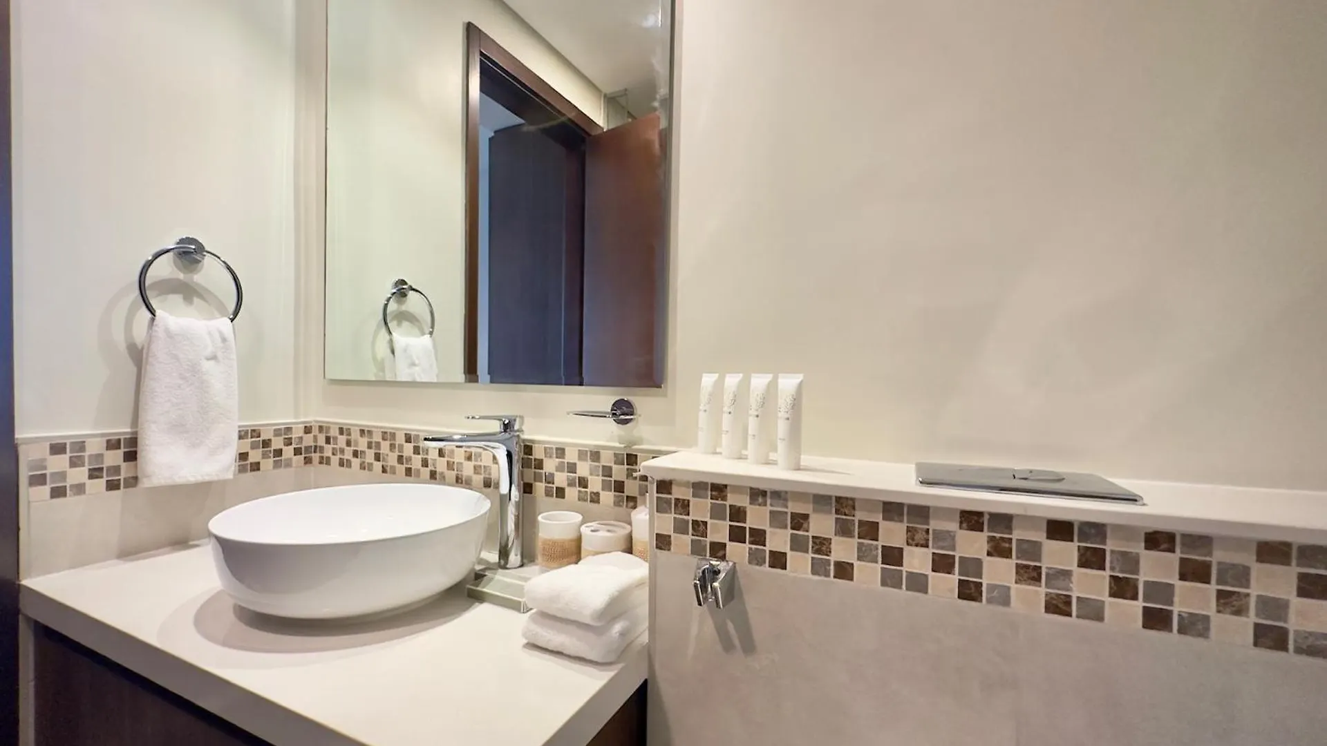 Sleek & Spacious 2Br In Damac Vera, Business Bay By Bhavan Vacation Homes Dubai 0*,  United Arab Emirates