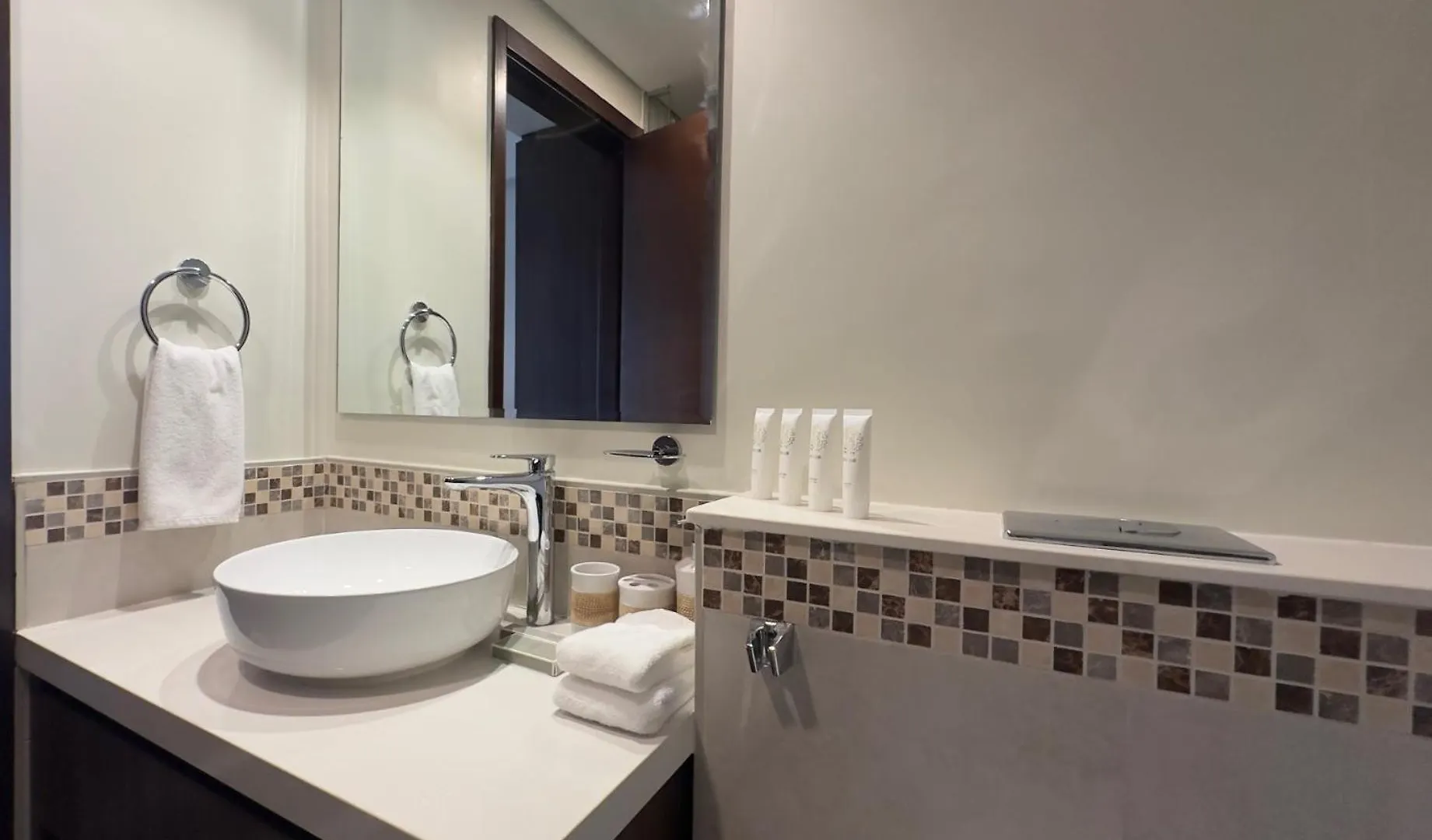 Apartment Sleek & Spacious 2Br In Damac Vera, Business Bay By Bhavan Vacation Homes Dubai