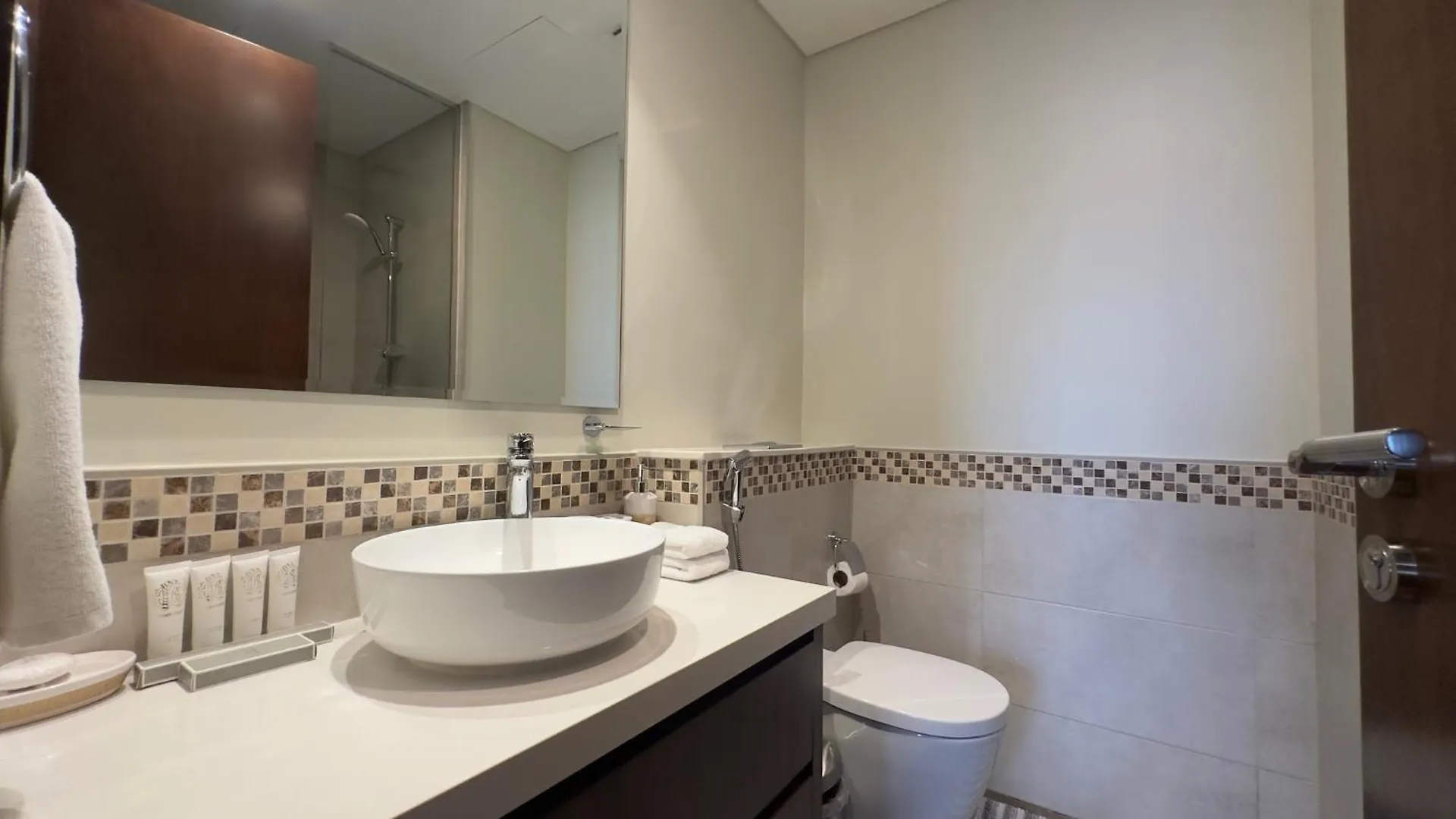 Sleek & Spacious 2Br In Damac Vera, Business Bay By Bhavan Vacation Homes Dubai Apartment