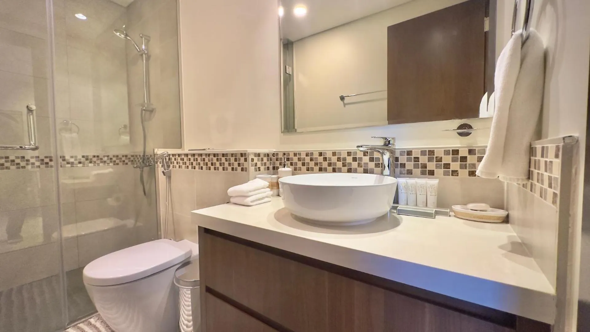 Sleek & Spacious 2Br In Damac Vera, Business Bay By Bhavan Vacation Homes Dubai